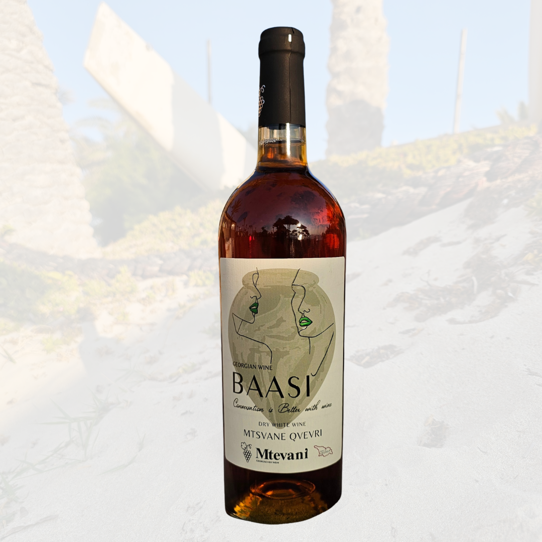 Baasi Mtsvane Qvevri 2023 – trockener, bernsteinfarbener Orange-Wein aus Vazisubani, Georgien, aus der autochthonen Rebsorte Kakhuri Mtsvane, traditionell im Qvevri ausgebaut