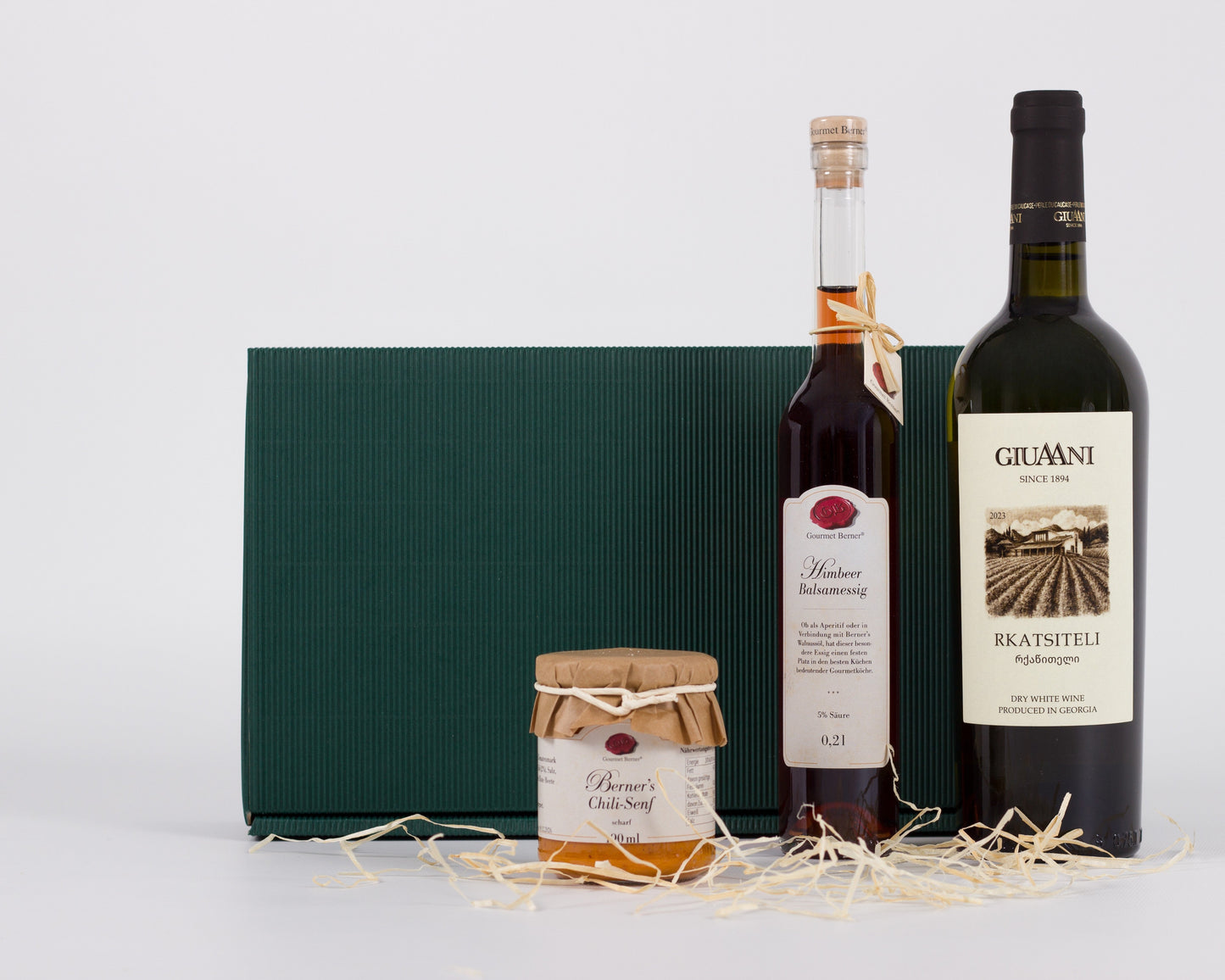 Geschenkset „Feine Komposition“ mit georgischem Rkatsiteli-Wein, Chili-Senf & Balsamessig