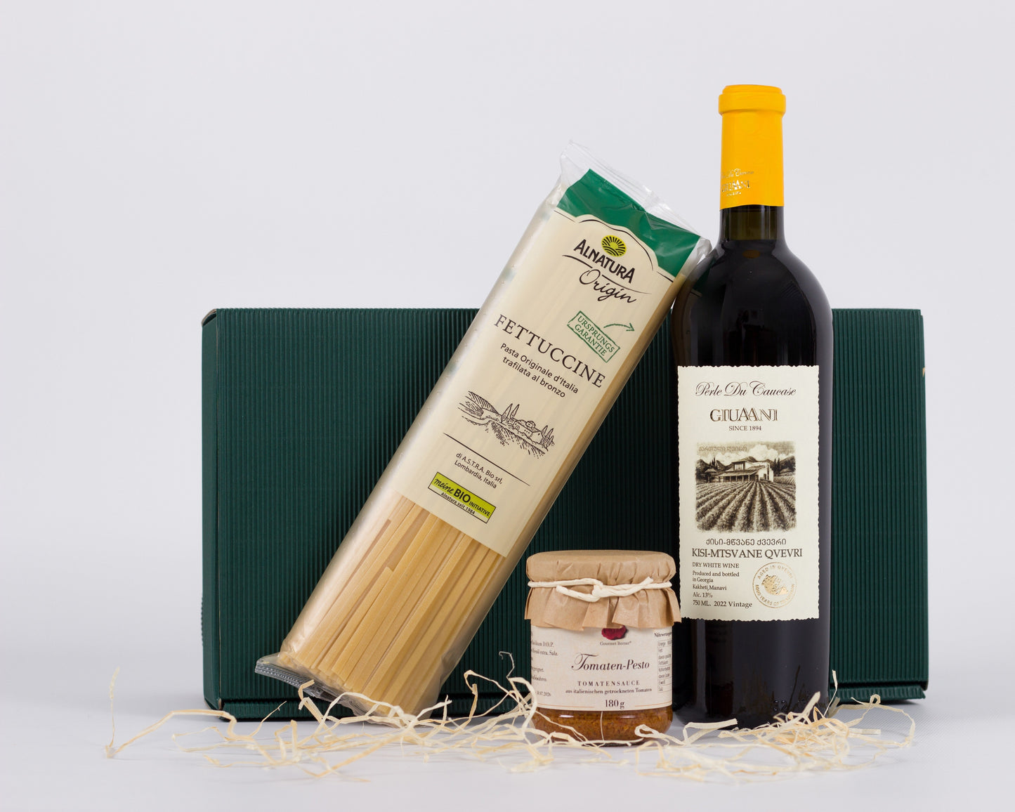 Edles Geschenkset „Kulinarische Harmonie“ mit georgischem Kisi-Weißwein, Pasta & Tomaten-Pesto in Geschenkbox