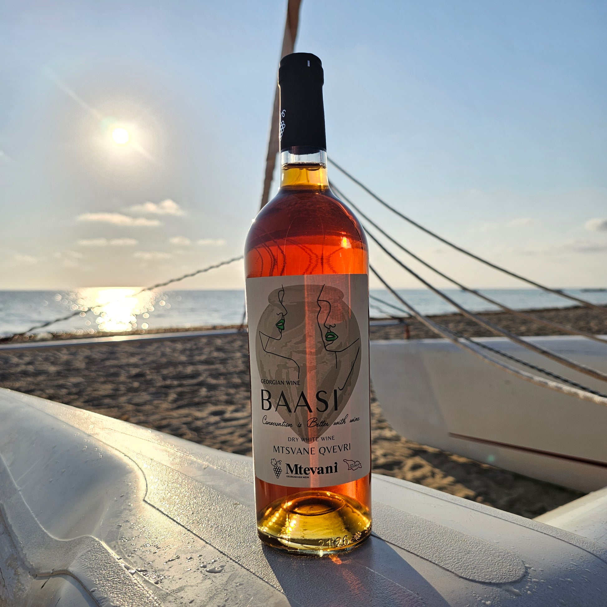 Baasi Mtsvane Qvevri 2023 – Bernsteinfarbener Orange-Wein aus Vazisubani, Georgien, Kakhuri Mtsvane
