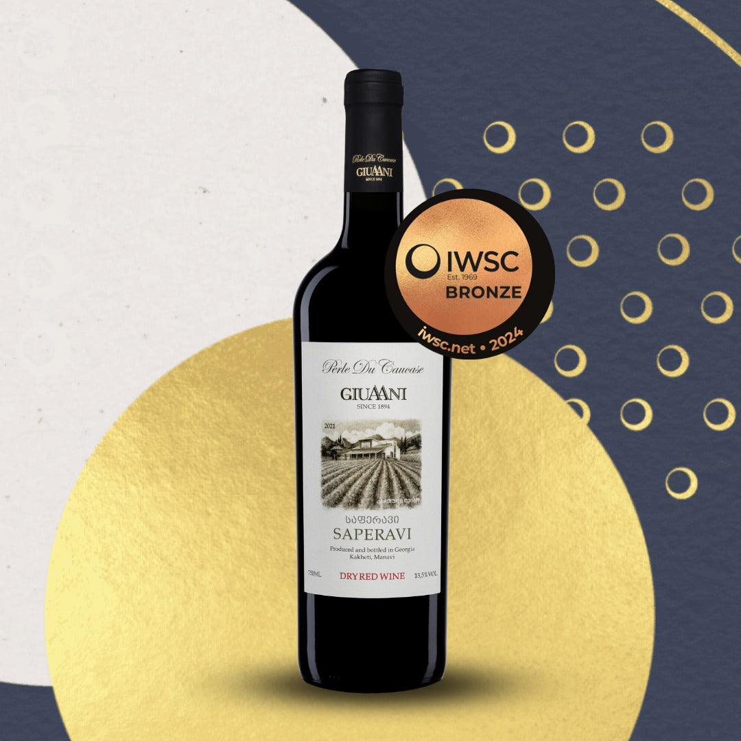 Saperavi Giuaani 2022 im Glas – vollmundiger georgischer Rotwein mit samtigen Tanninen und langanhaltendem Abgang