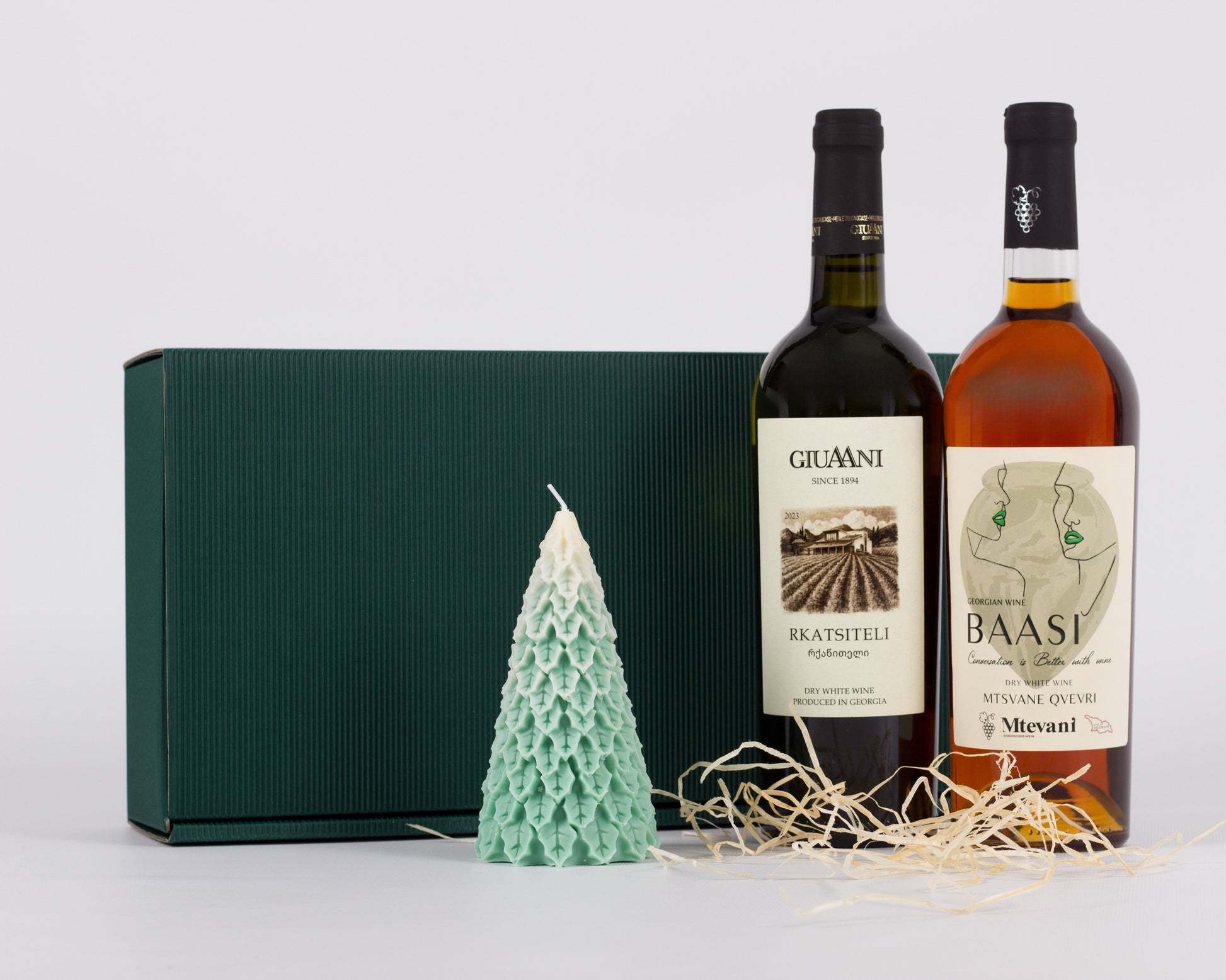 Edles Geschenkset „Winterlicher Genuss“ mit zwei georgischen Weißweinen aus Georgien und Design-Kerze in Geschenkbox