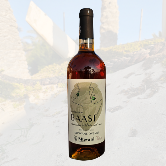 Baasi Mtsvane Qvevri 2023 – trockener, bernsteinfarbener Orange-Wein aus Vazisubani, Georgien, aus der autochthonen Rebsorte Kakhuri Mtsvane, traditionell im Qvevri ausgebaut